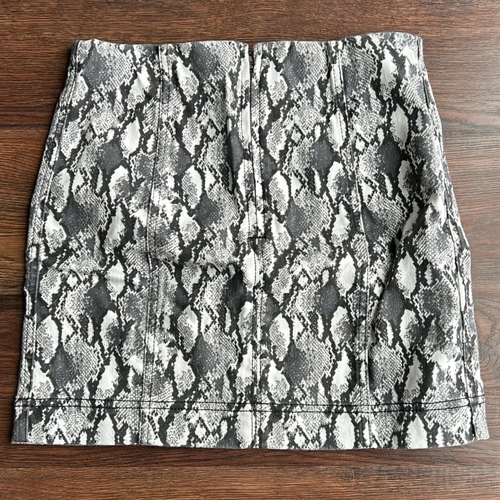 Vylette Snakeskin Printed Skirt | Mini Skirt | Snakeskin Skirt | Snakeskin